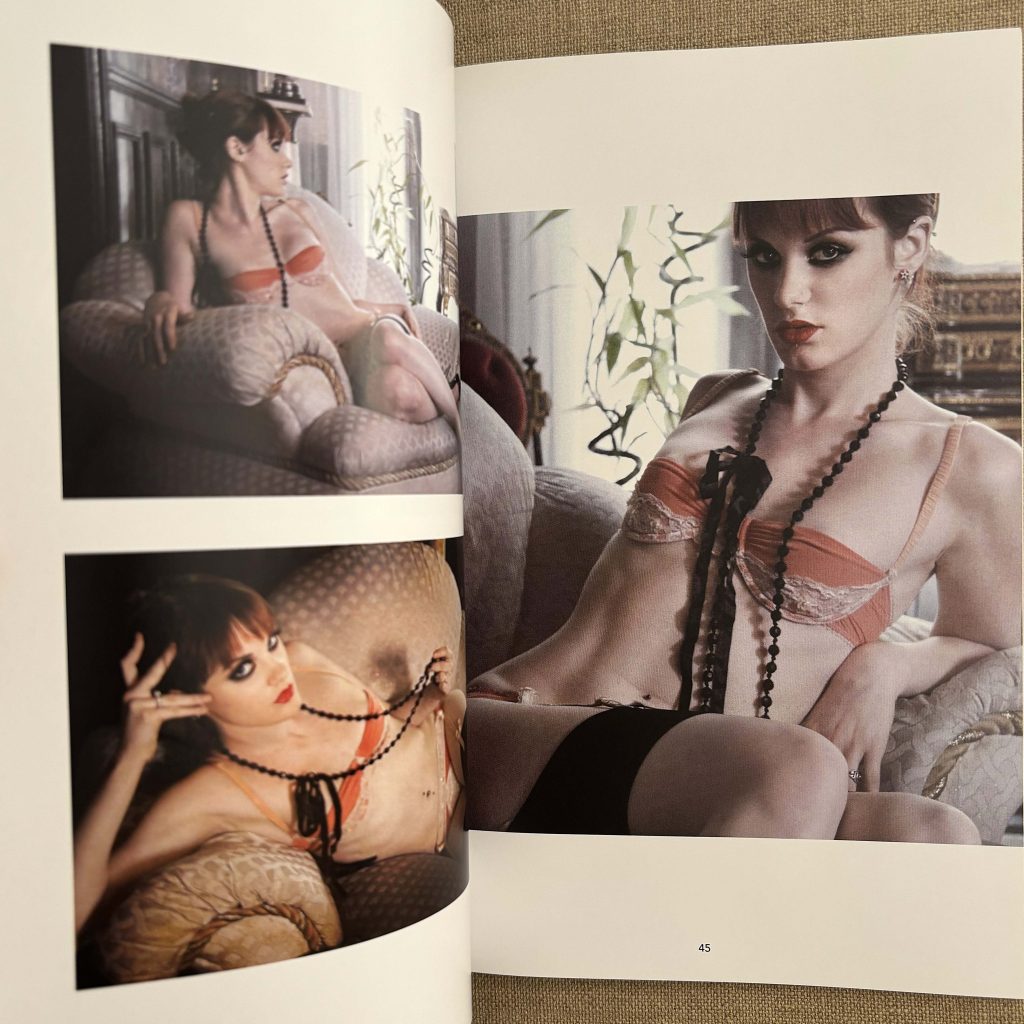 miss red red girls love book hôtel (15)